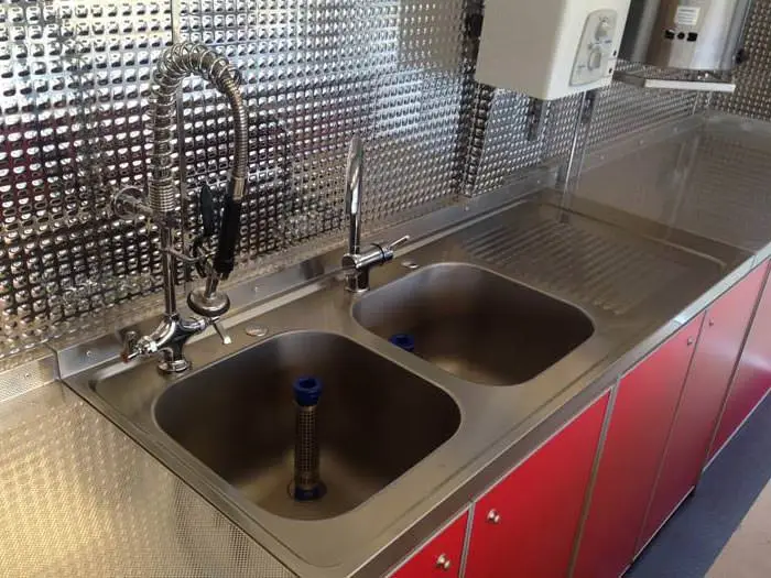 GT Supa Van with Proper Sinks